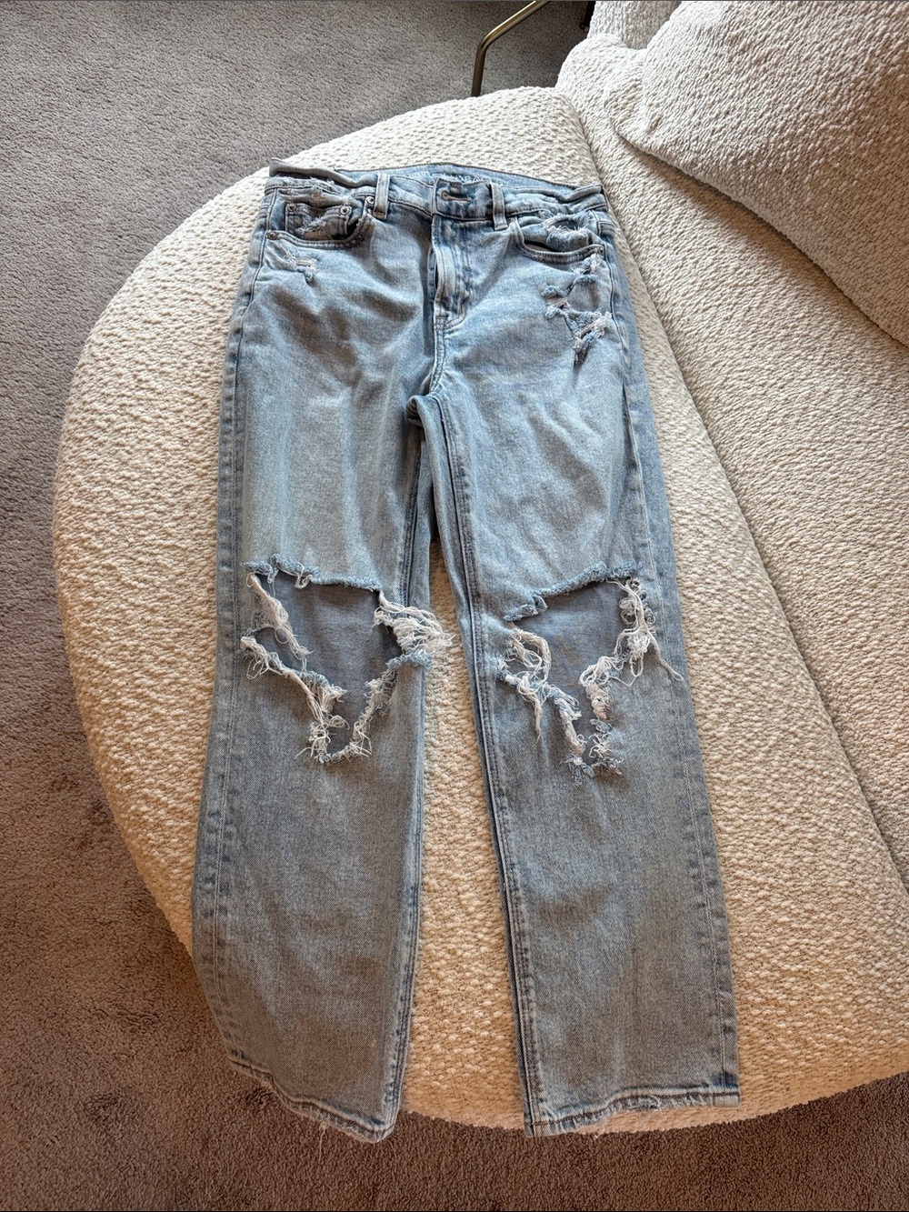 American Eagle Women’s Light Blue Distressed Straight-Leg Jeans